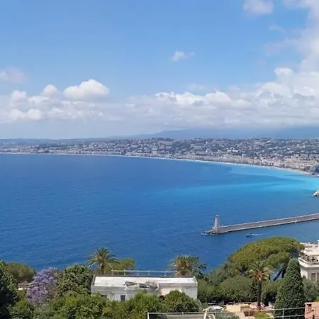Πανσιόν Fantastic View ! Private Bedroom In A Family Apartment, Private Bathroom, Shared Kitchen And Living Spaces