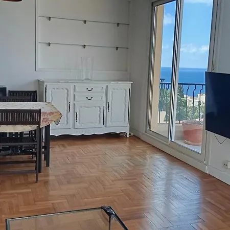 Fantastic View ! Private Bedroom In A Family Apartment, Private Bathroom, Shared Kitchen And Living Spaces Νίκαια