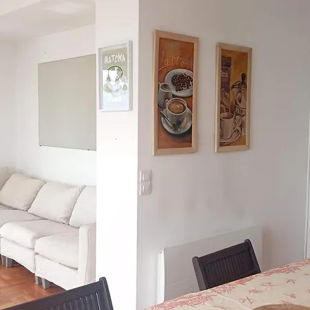 Fantastic View ! Private Bedroom In A Family Apartment, Private Bathroom, Shared Kitchen And Living Spaces Πανσιόν 3*