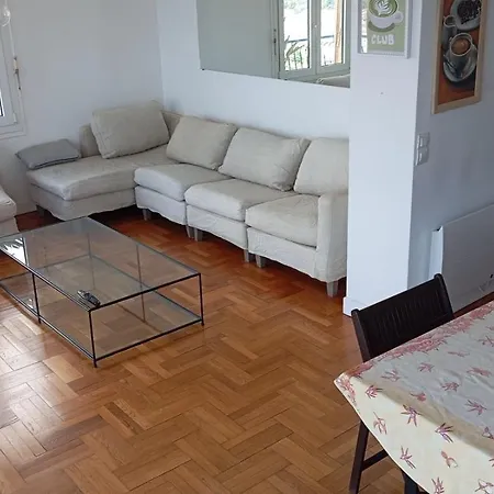 Πανσιόν Fantastic View ! Private Bedroom In A Family Apartment, Private Bathroom, Shared Kitchen And Living Spaces