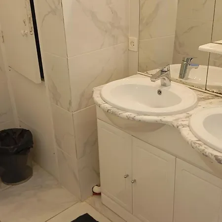 Vendégház Fantastic View ! Private Bedroom In A Family Apartment, Private Bathroom, Shared Kitchen And Living Spaces Nizza