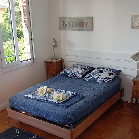 Fantastic View ! Private Bedroom In A Family Apartment, Private Bathroom, Shared Kitchen And Living Spaces Νίκαια