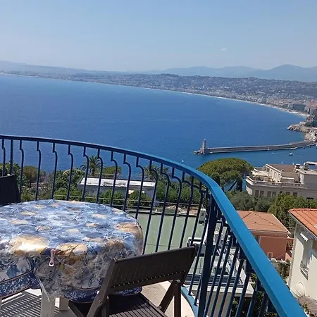 Πανσιόν Fantastic View ! Private Bedroom In A Family Apartment, Private Bathroom, Shared Kitchen And Living Spaces 3*