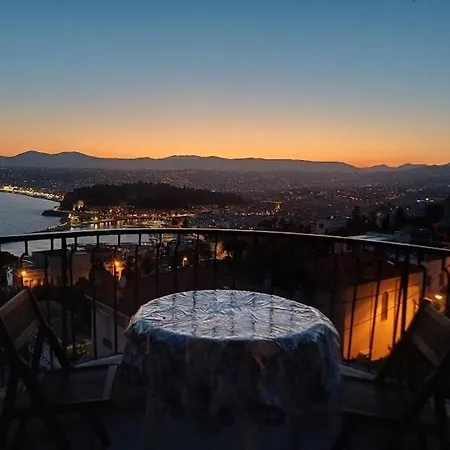 Fantastic View ! Private Bedroom In A Family Apartment, Private Bathroom, Shared Kitchen And Living Spaces Πανσιόν 3*