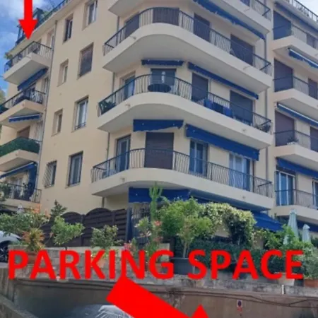 Fantastic View ! Private Bedroom In A Family Apartment, Private Bathroom, Shared Kitchen And Living Spaces 3* Nizza